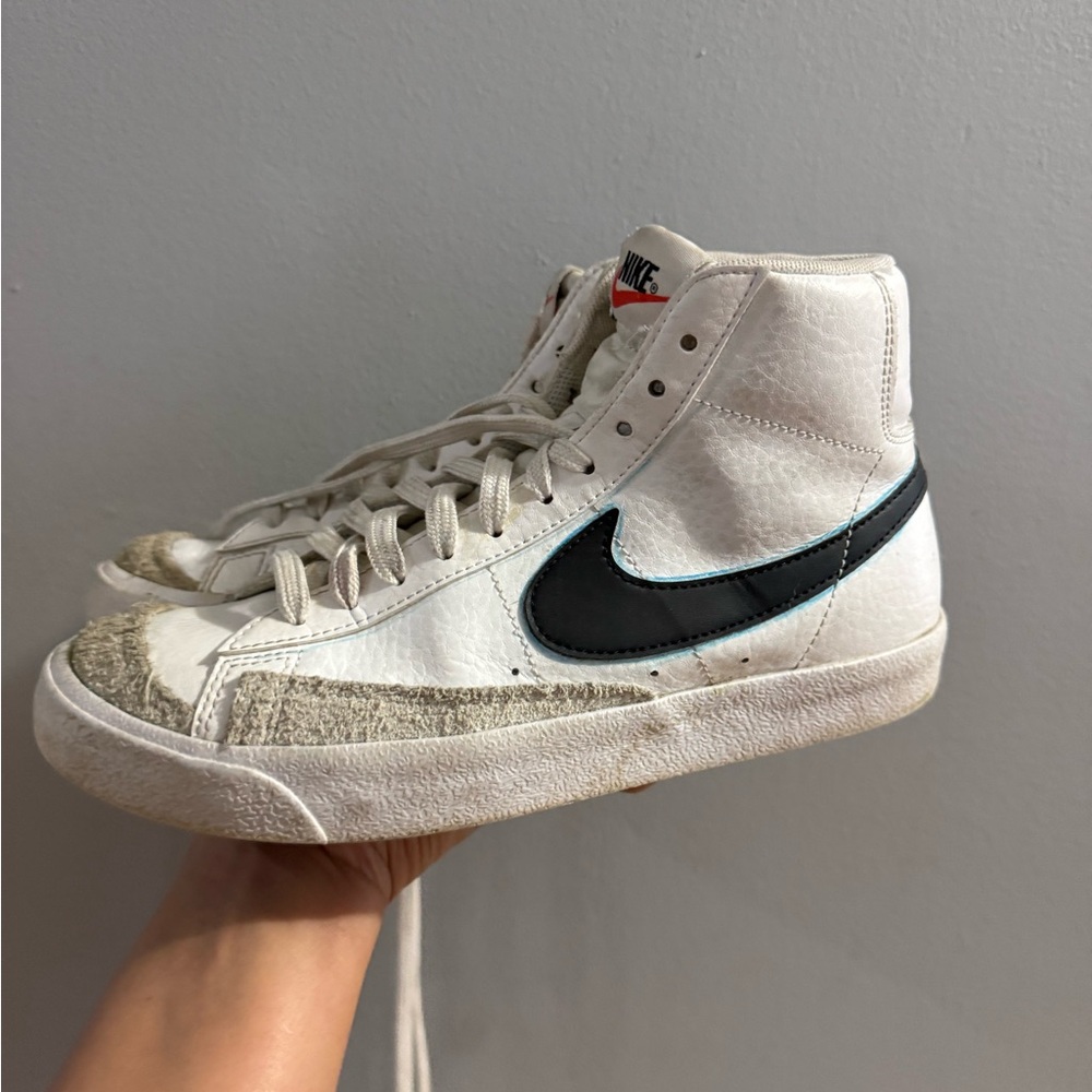 Nike White and Black High-Tops